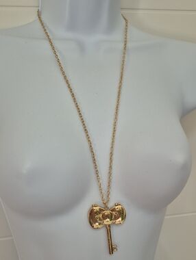 Sephora Hello Kitty Bow Key Pendant Necklace Compact Locket Mirror NWOT Sanro